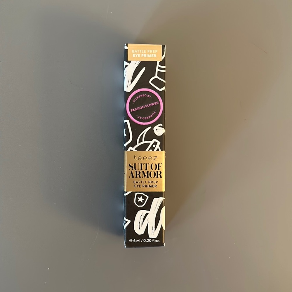 Teez Suit of Armor Eye Primer in Blank Canvas
